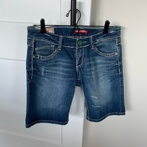 Union Bay denim Bermuda shorts. Size 5.